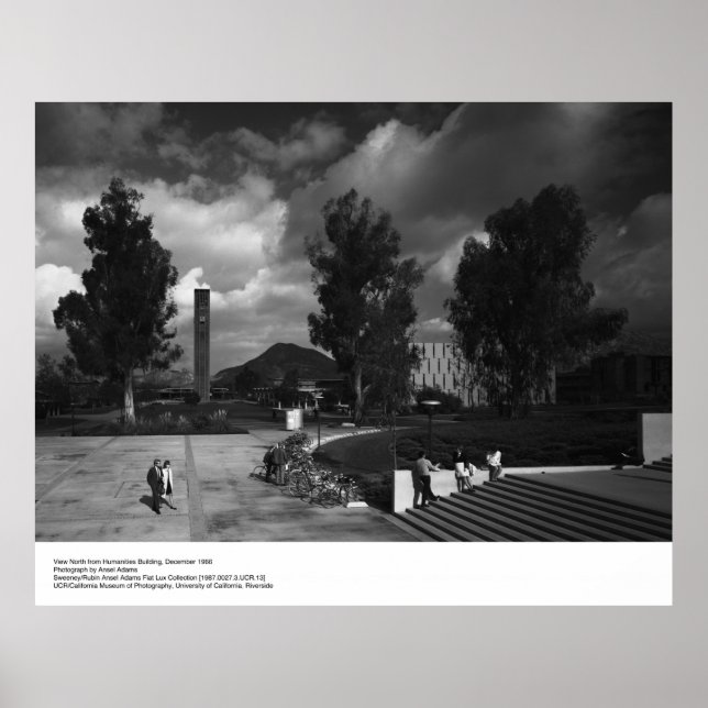 Affiches Vue du bâtiment des humanités, 1966 Par Ansel Adam (Devant)