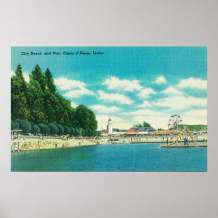 Affiches Vue sur la plage et la jetée de la ville