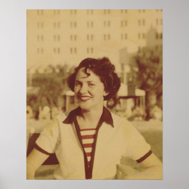 Affiches Woman Sitting Outside (Devant)