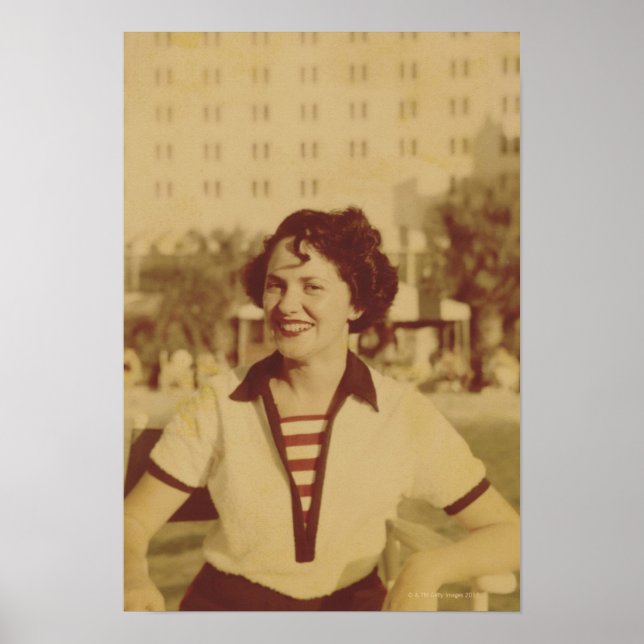 Affiches Woman Sitting Outside (Devant)