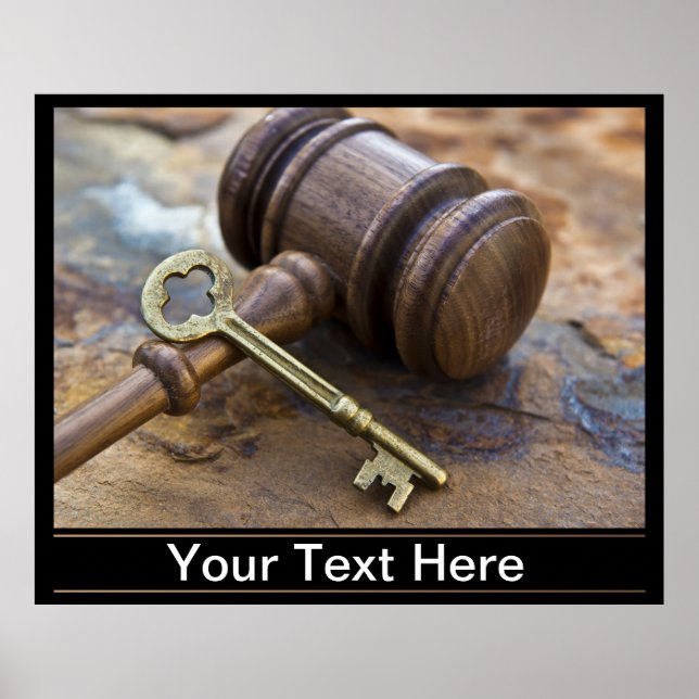 Affiches Wooden Judge's Gavel and brass Key with copy space (Devant)