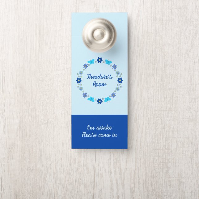 Affichette De Porte Bébé bleu papillons et fleurs pépinière (Sur le bouton)
