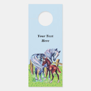 Affichette De Porte Gris Mère Horloger Herbe Avec Colt Brown Ciel bleu