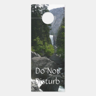 Affichette De Porte Les chutes de Vernal au loin à Yosemite