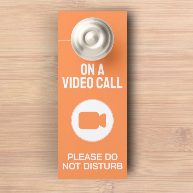 Affichette de porte Moderne Personnalisé Sur Un Ap (Modern custom text on a video call orange color door hanger)