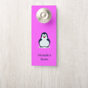Affichette De Porte Nom personnalisé pingouin mignon sur rose