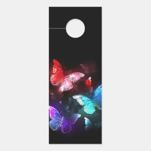 Affichette De Porte Trois papillons brillants sur l'arrière - plan de