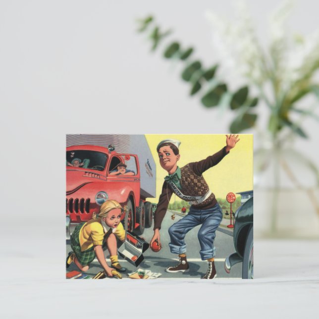 Agent de la patrouille de sécurité vintage aidant  (Debout devant)