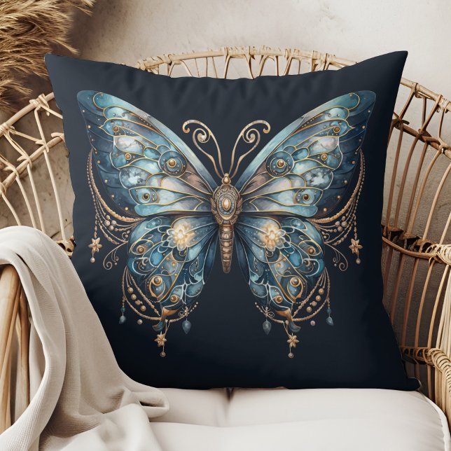 Ailes étoilées – Oreiller Magie Lunaire (Starlit Wings – Lunar Magic Pillow in a boho rattan armchair.)