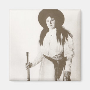 Aimant 1910 Photo Portrait of a Cowgirl Holding a Rifle