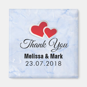 Aimant 2 cœurs en papier rouges sur un mariage en marbre 