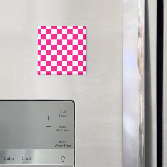 Aimant à damiers carré chaud rose blanc rétro géométrique (In situ (réfrigérateur))
