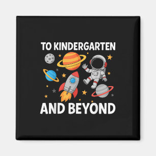 Aimant À La Maternelle Et Au-Delà De L'Astronaut Retour À