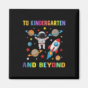 Aimant À La Maternelle Et Au-Delà De L'Astronaut Retour À