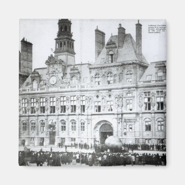 Aimant A l'extérieur de l'Hôtel de Ville (Devant)