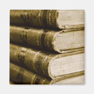 Aimant A Stack of Old Books