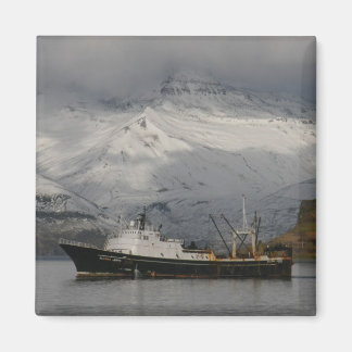 Aimant Alaska Juris, chalutier F. C. A. à Dutch Harbour,