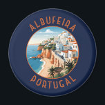 Aimant Albufeira Portugal Cercle en détresse rétro<br><div class="desc">Albufeira design de déplacement vectoriel rétro. Albufeira est une ville côtière dans la région sud de l'Algarve au Portugal. C’est un ancien village de pêcheurs qui est devenu une destination de vacances majeure.</div>