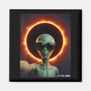 Aimant Alien prenant un selfie avec l'éclipse solaire 202