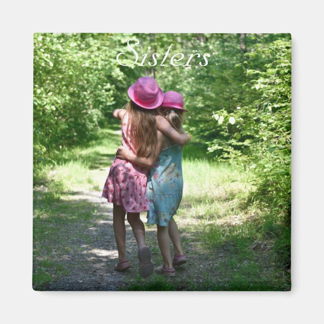 Aimant Amitié des soeurs dans le pays rustique du printem (Devant)