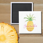 Aimant Ananas tropical personnalisé<br><div class="desc">Cet aimant mignon et girly est décoré d'un ananas jaune aquarelle et d'un nom en rose. Vous pouvez le customiser en changeant le nom ou en le faisant un monogramme. Aquarelle originale © Michele Davies.</div>