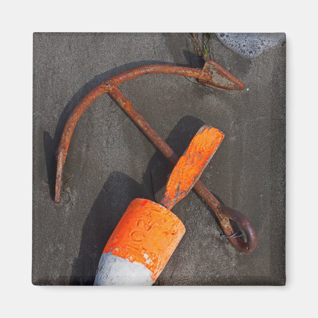 Aimant Ancre Rusty Et Bouée Sur Une Plage (Devant)