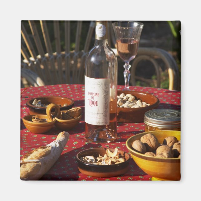 Aimant Apéritif et amuse-gueules préparés : pain, olives, (Devant)