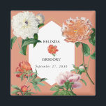 Aimant Aquarelle Peach Pink Peonies Mariage<br><div class="desc">Une belle pêche à l'aquarelle et des pivoines roses fleurissent le design mariage avec cadre géométrique or sur un arrière - plan pêche. Un design unique qui utilise des fleurs de pivoines botaniques vintages dans les tons pêche et rose. Un design floral chic pêche et pivoines roses avec une touche...</div>