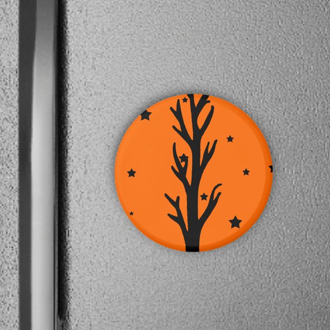 Aimant Arbre éffrayant en silhouette noire (Spooky barren black tree with black stars on bright orange round Halloween magnet.)