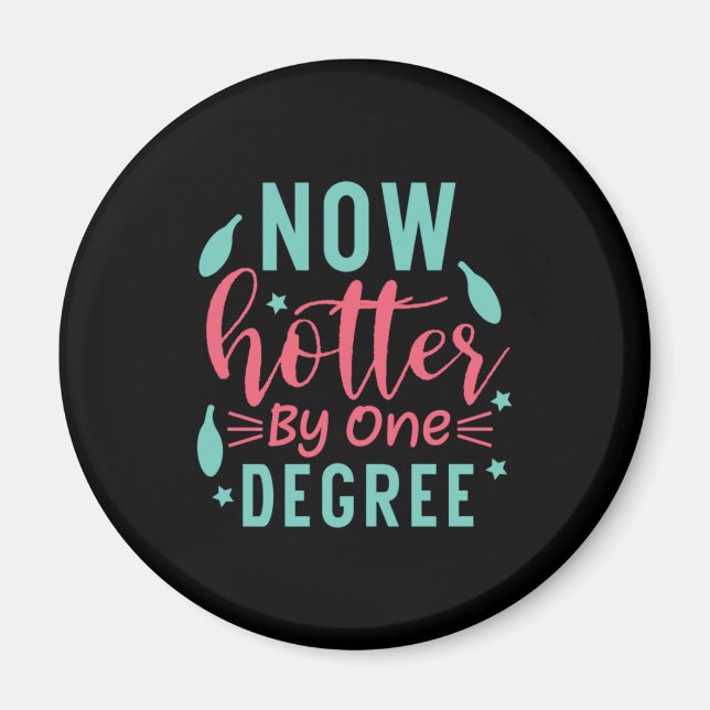 Aimant Art | Maintenant Hotter D'Un Degré (Devant)