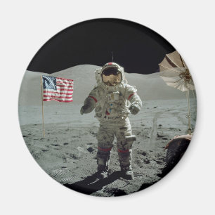 Aimant Astronaute d'Apollo 17 dans la vallée de Littrow