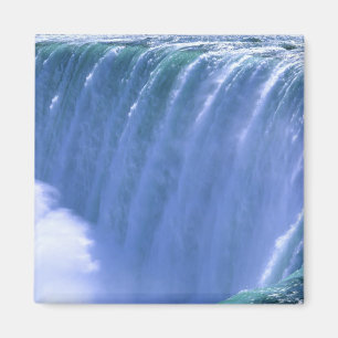 Aimant Au bord des puissantes chutes du Niagara, New York