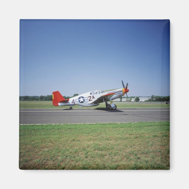 Aimant avion P-51 C Tuskegee Red Tail au CAF Air (Devant)