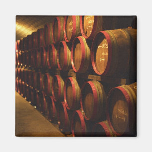 Aimant Barils de vin de Tokaj empilés dans le Disznoko