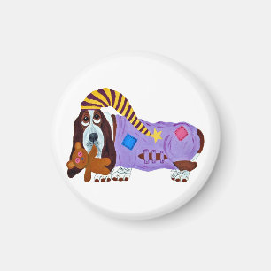 Aimant Basset Hound en pyjama avec un ours en peluche