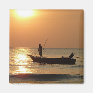 Aimant Bateau de pêche au coucher du soleil