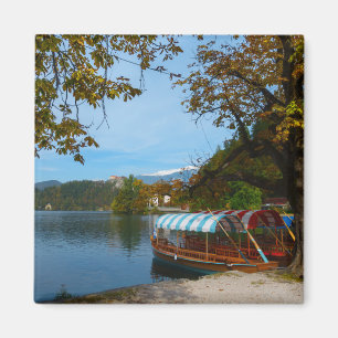 Aimant Bateaux touristiques dans le lac Bled en automne