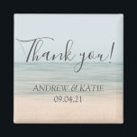 Aimant Beach Front Vintage Hawaii Mariage Merci<br><div class="desc">Donnez à vos invités un souvenir à votre mariage et à votre express votre coeur a ressenti de la gratitude avec cet élégant aimant en face de la plage arrière - plan et une calligraphie disant "merci!". Personnalisez le nom et la date du mariage.</div>