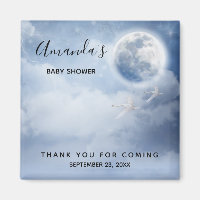 Beau ciel bleu avec Baby shower de cygnes volants