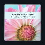 Aimant Beau Mariage photo Pink Flower Up<br><div class="desc">Mariage merci aimnet avec une fleur rose et blanche vibrante. La photo de près de cette fleur enchanteresse attire vraiment votre attention. Une bande bleue pastel avec votre texte personnalisé à l'intérieur.</div>