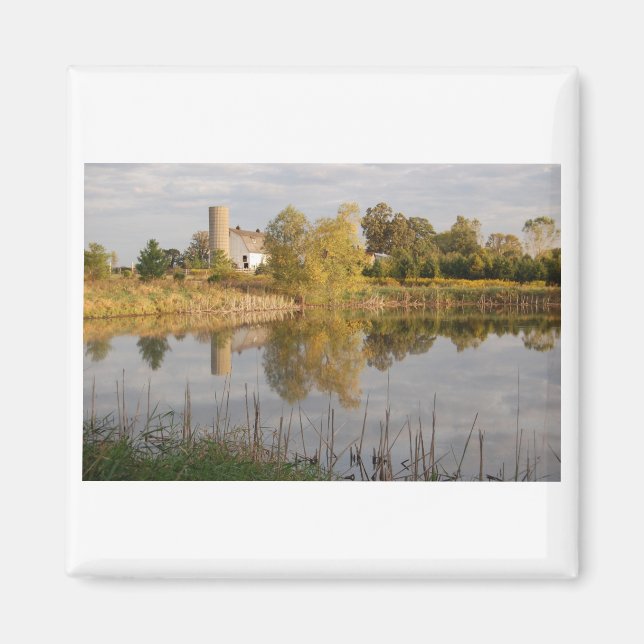 Aimant Belle grange reflétée dans l'eau (Devant)