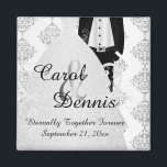 Aimant Belle Groom & Bride Keepsaké<br><div class="desc">Le Mariage Favorise Les Magnets. Un Mariage Jour Garder de la Mariée et de la Salle prêt à personnaliser. Si besoin est... vous pouvez supprimer tout le texte et recommencer à neuf avec vos propres choix de texte, de couleur et de police avec la zone de l'outil de design Zazzle....</div>
