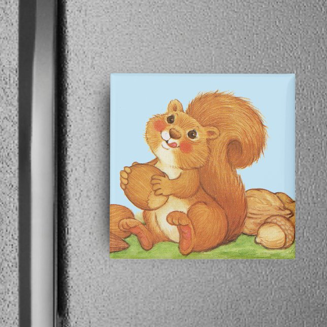 Aimant Belle noix d'écureuil adorable (Cute red squirrel fluffy tail holding nuts acorns in grass blue sky on square magnet.)