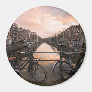 Aimant Bicyclettes au coucher du soleil à Amsterdam