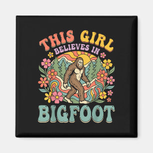 Aimant Bigfoot fille croit forêt florale coucher de solei
