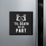 Aimant Black Til Death Do Us Part Mariage Custom Favours<br><div class="desc">magnets mariages pour les invités faveurs avec la citation "jusqu'à ce que la mort nous sépare" et des mains squelettes formant un coeur. Accessoires de soirée noire avec une date modifiable et les initiales de la mariée et du marié. N'oubliez pas de visiter notre collection pour voir plus d'éléments de...</div>