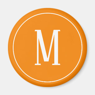 Aimant Blanc de monogramme sur l'aimant rond orange