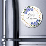 Aimant Bleu Floral Mer Elégante Parties scintillant Or gé<br><div class="desc">Aimant mariage. Le design se compose d'un élégant motif géométrique de parties scintillant en faux or. Recouvert de roses bleu aquarelle et de feuillage verdoyant sur deux coins. Personnalisez ce modèle pour ajouter vos informations. Cliquez pour customiser plus loin pour apporter d'autres modifications. Tout est personnalisable. Vous avez besoin de...</div>