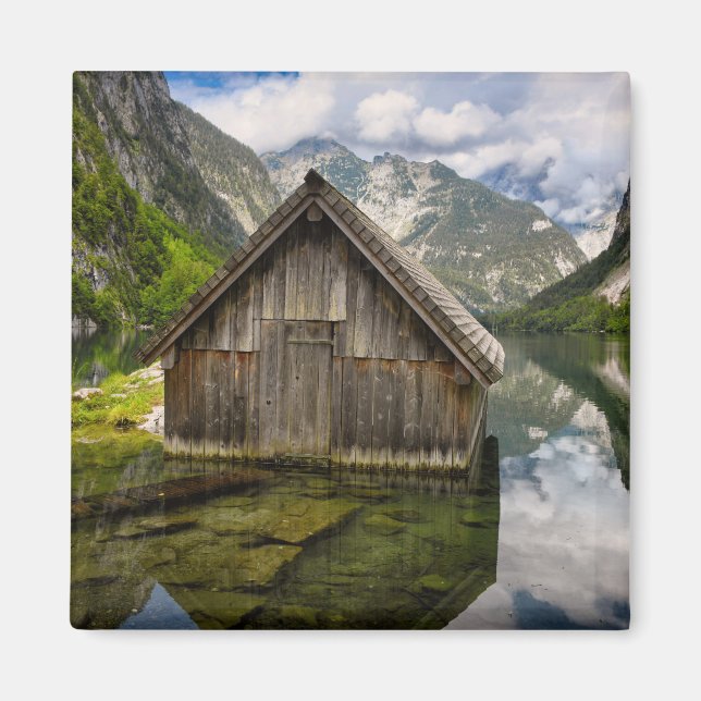 Aimant Boathouse dans le lac Obersee dans les Alpes en Al (Devant)