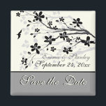 Aimant Branche Magnolia mariage gris noir Enregistrer la<br><div class="desc">Branche Magnolia noir gris mariage personnalisé Enregistrer l'aimant Date,  avec une belle branche magnolia avec fleurs et bourgeons noirs. Ivoire,  noir,  gris.</div>